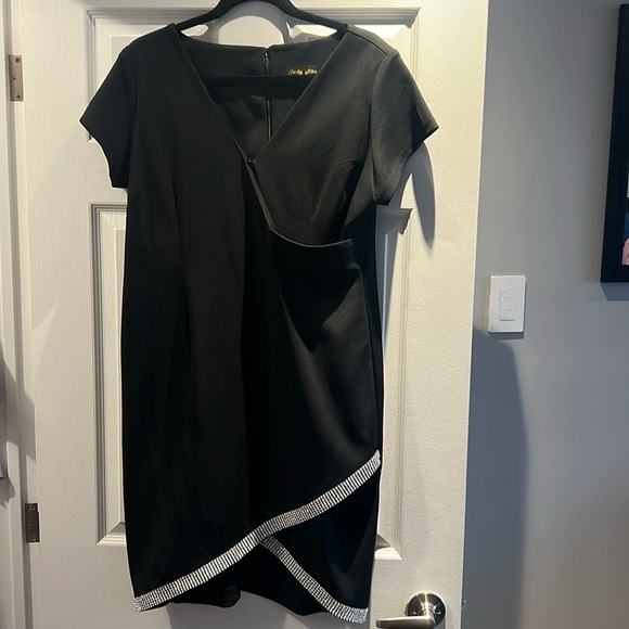 Black dress short with diamond style bottom - Picture 1 of 4